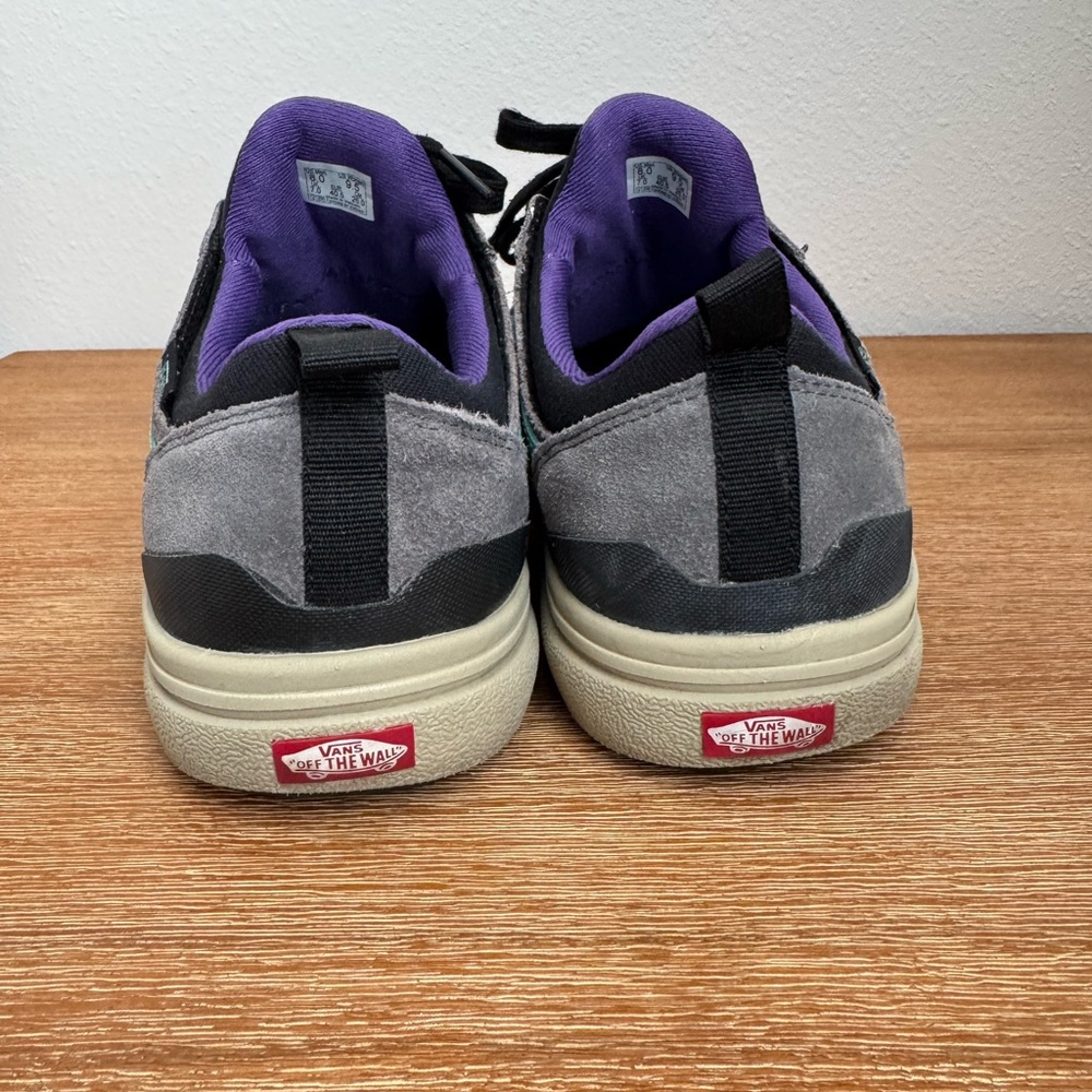 Vans - Picture 3 of 5